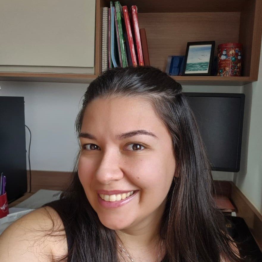 Aline Possato, criadora do Lúdico in English